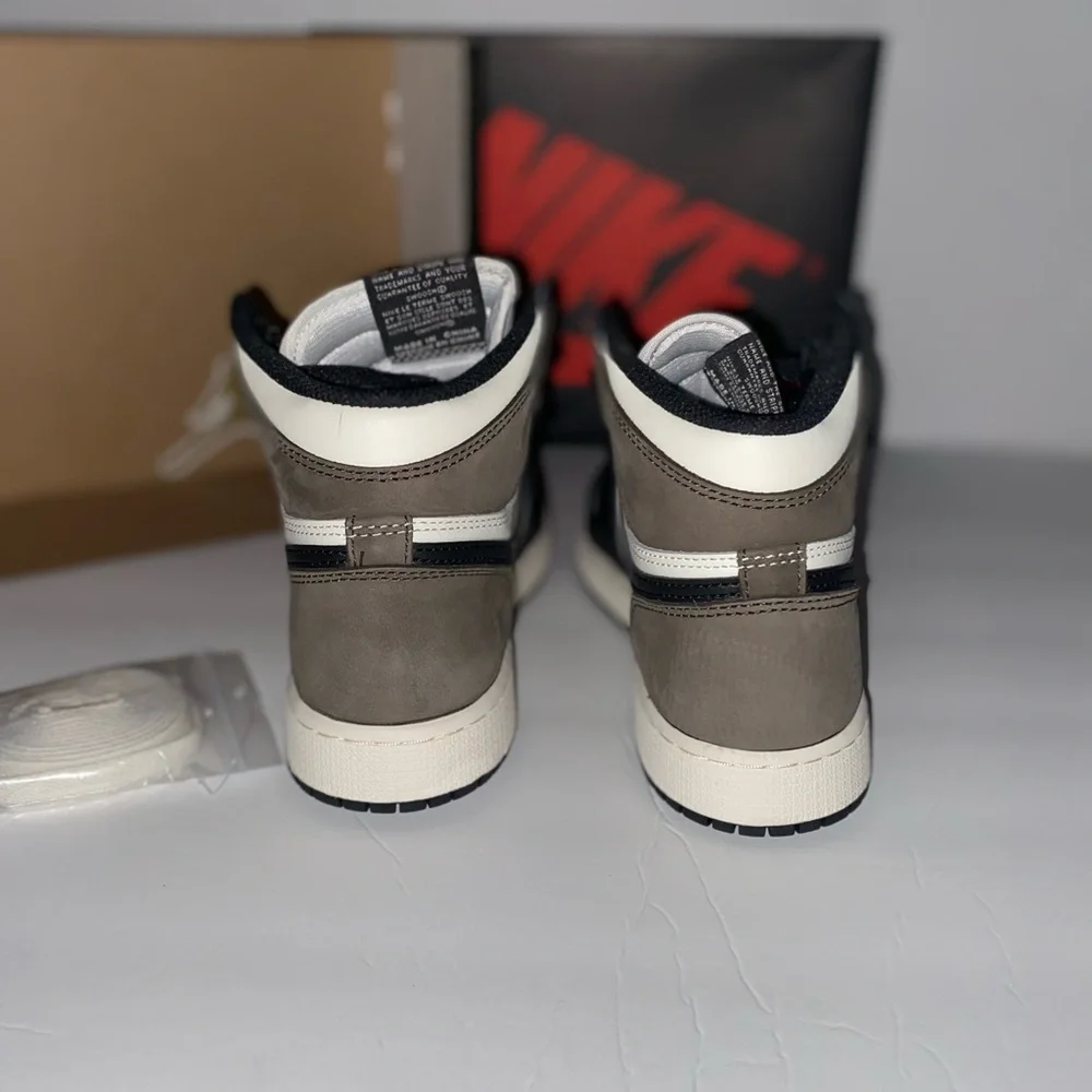 AIR JORDAN 1 Retro High‎ Dark Mocha